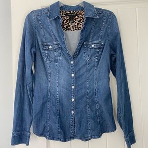 White House Black Market shirt denim button down womens size 6 or small